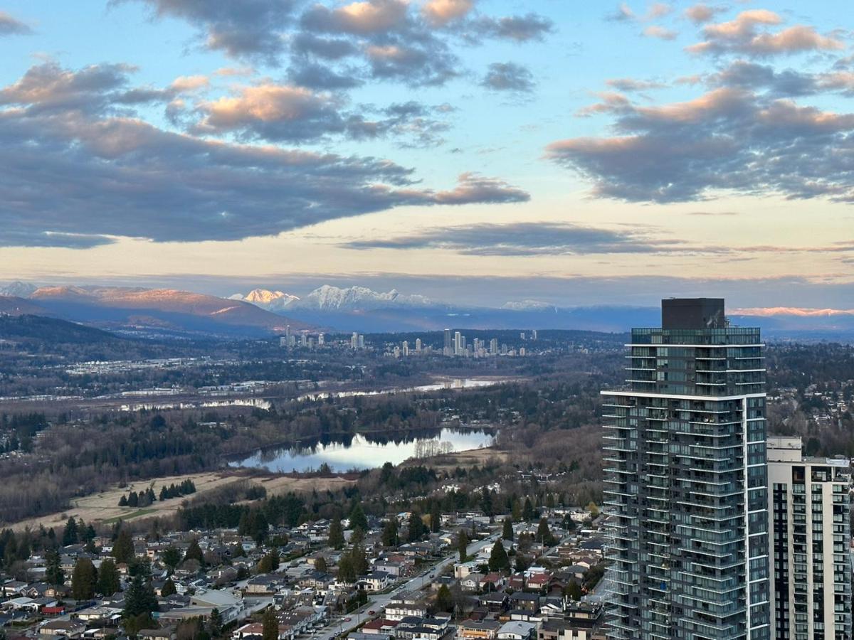 Metro Central Incredible Stylish & Cozy Burnaby Exterior foto